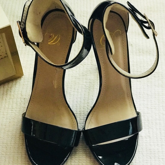 Black Patent Heels. Worn only once! - Picture 2 of 5